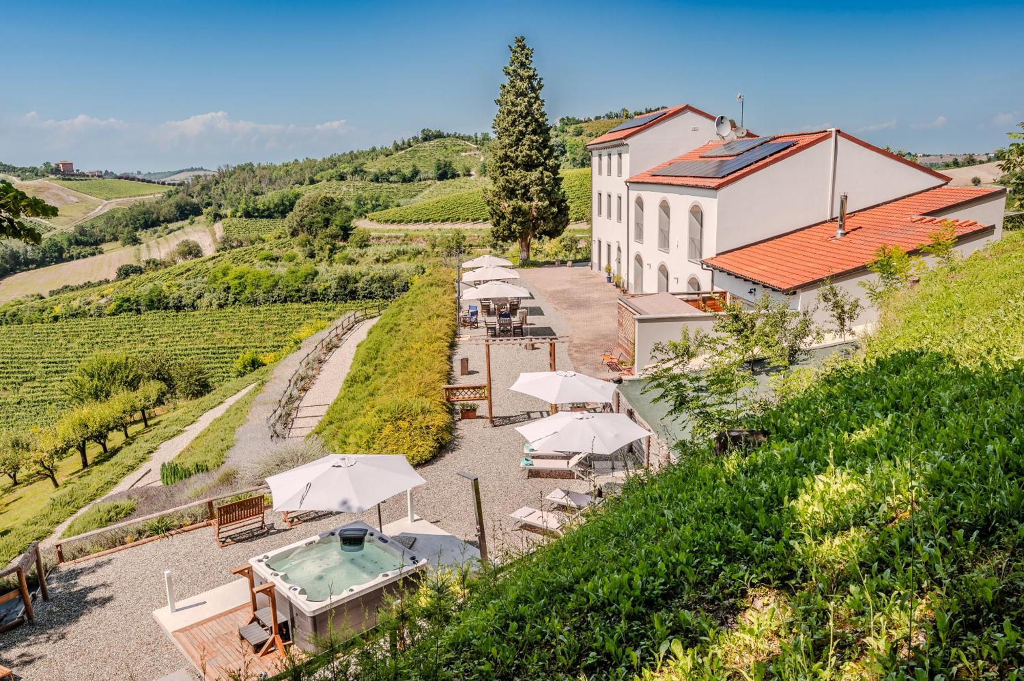 Villa Rocco Country House Ozzano Monferrato ภายนอก รูปภาพ